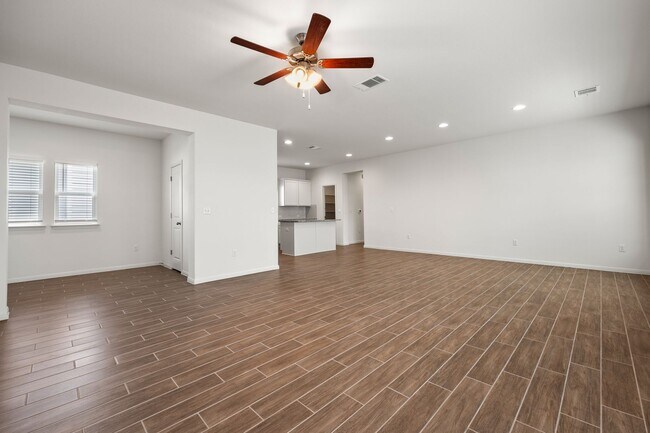 Building Photo - Like New in Vistas at Austin!!!