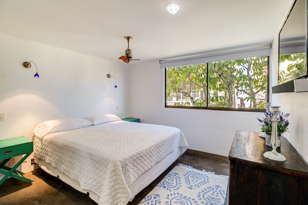 Foto principal - 6209 Pacific Ave