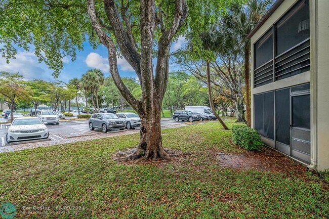 Building Photo - 2300 S Cypress Bend Dr