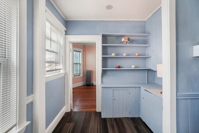 Building Photo - 318 Concord St