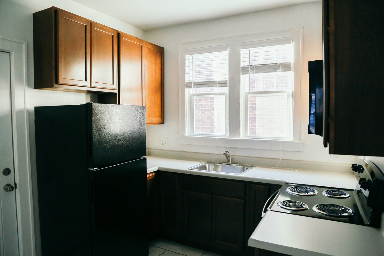 Foto principal - 5808 Baker St