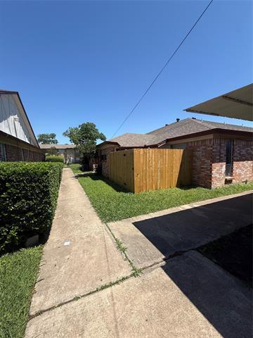 Building Photo - 708 E Pecan St