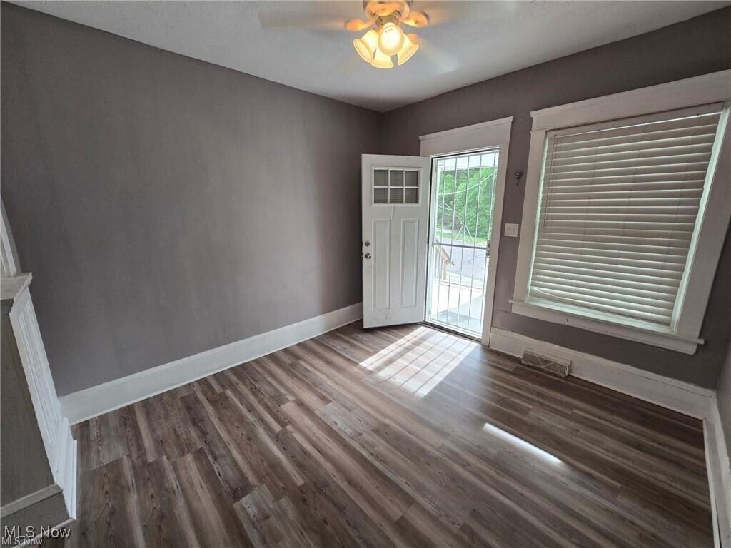 638 Fern St Akron, OH 44307 – photo 3