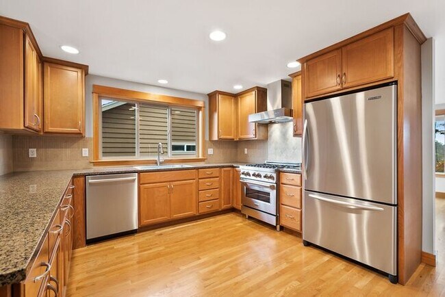 Building Photo - Gorgeous West Seattle Junction Townhome