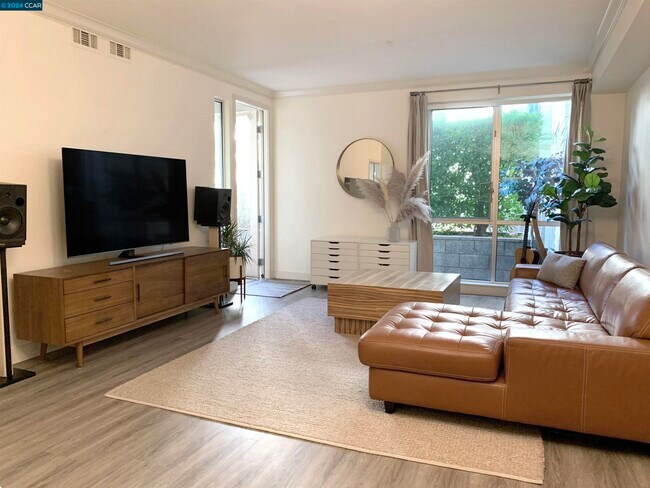 Foto del edificio - 1655 N California Blvd