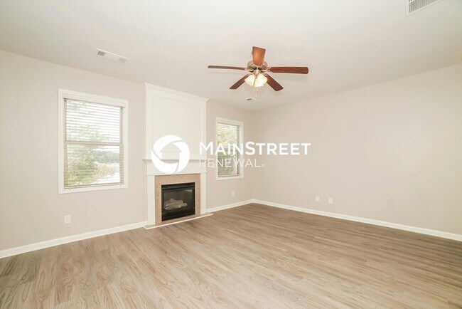 Foto del edificio - 4 Bedroom Pet-Friendly Home in Union City, GA with Main Street Renewal