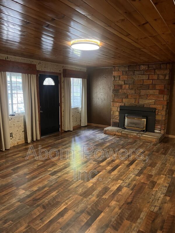 Foto del edificio - 3183 Sly Park Rd