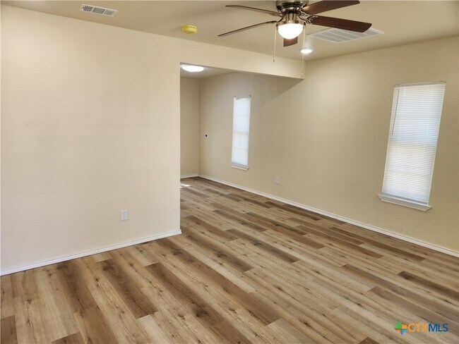 Foto del edificio - 1817 E Barton Ave