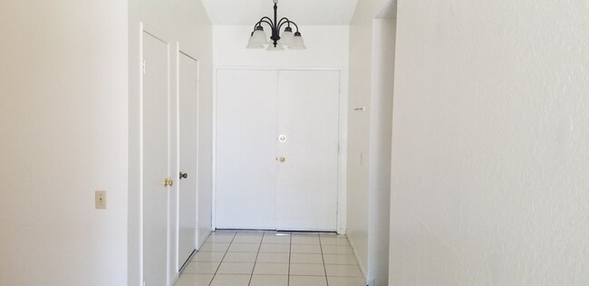Foto del edificio - 11261 Cochran Ave