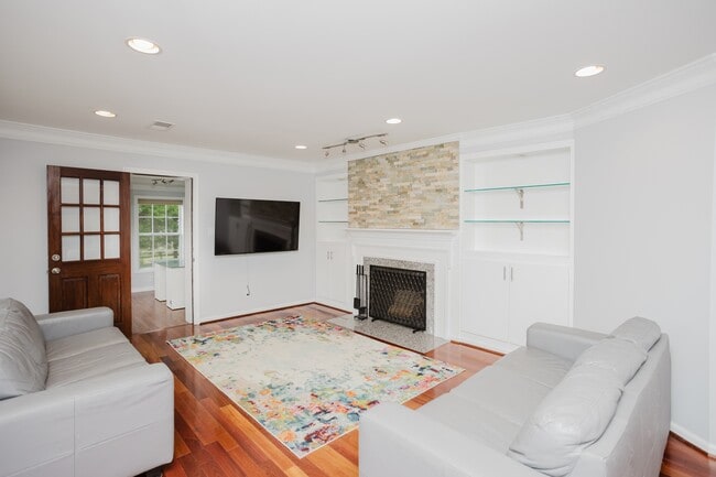 Photo - 2177 Chain Bridge Rd House