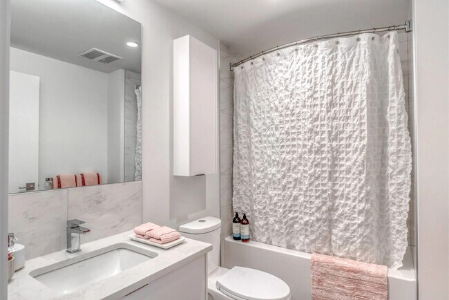 Building Photo - 1221 Macleod Trl SE