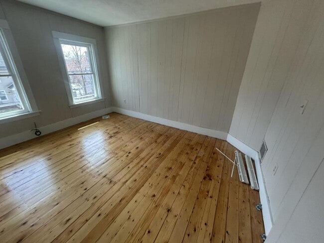 Building Photo - 2-24 D St. Northbridge MA