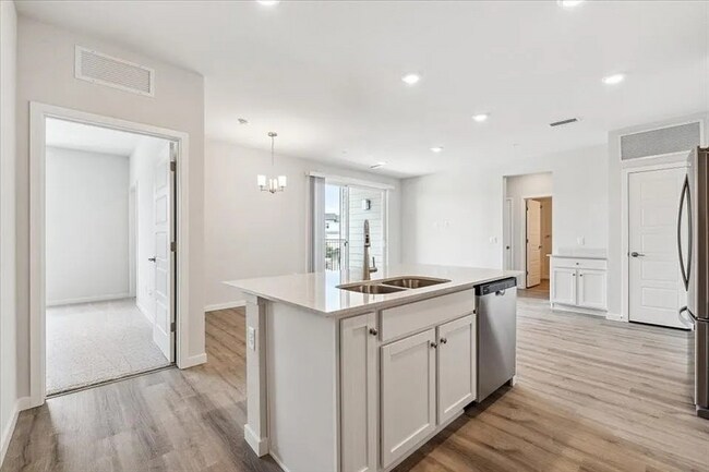 Foto del edificio - Brand New 2BR/2BA Luxury Townhouse at Grand Vue – Modern Living in Interlocken