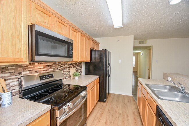 Foto del edificio - 8051 Bay Branch Dr