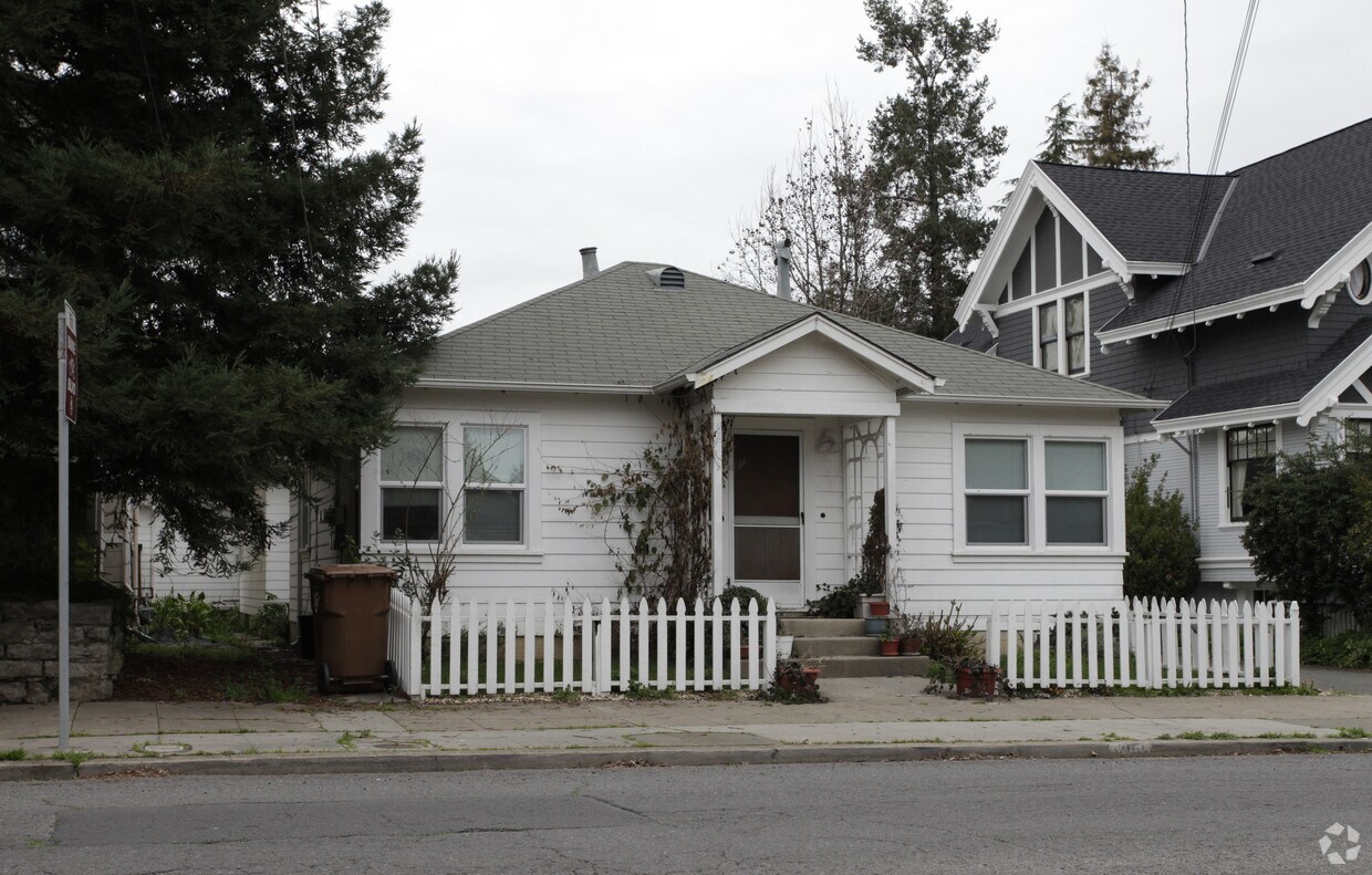 Building Photo - 415 Franklin St
