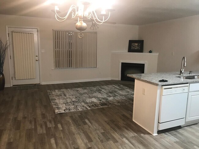Building Photo - 2018 Reserve Ln