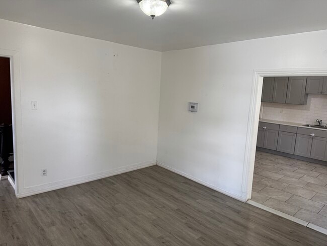 Foto del edificio - 1048 Birkbeck St