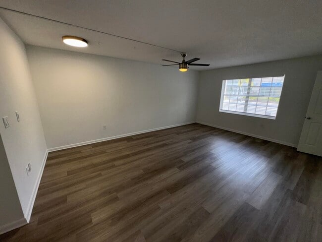 Building Photo - 211 Lake Ave