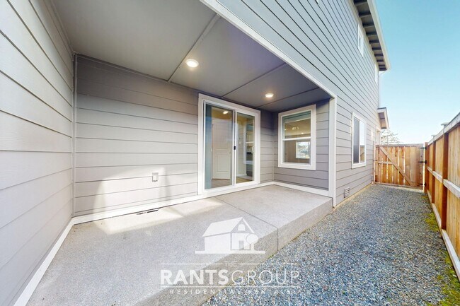 Foto del edificio - Great Location! Easy JBLM Commute!