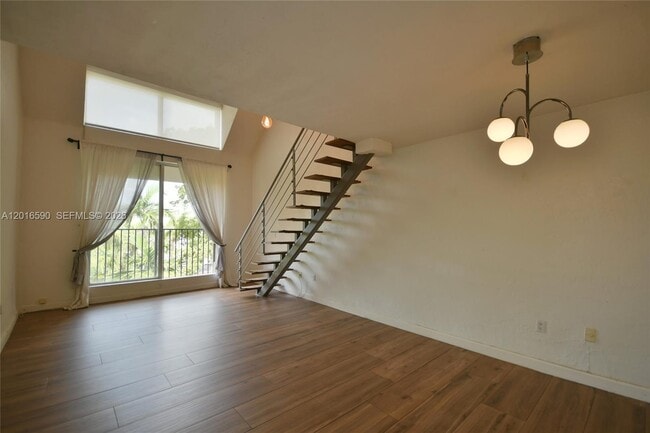 Foto del edificio - 6884 N Kendall Dr
