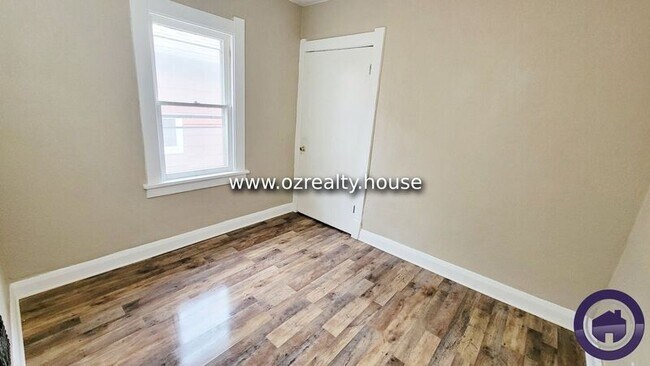 Building Photo - 149 Corinth St