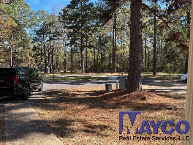 Foto del edificio - 2 bedroom duplex unit at Grand Oaks Apartments!