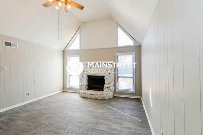 Building Photo - 3 Bedroom Pet-Friendly Home in MEMPHIS, TN with Main Street Renewal