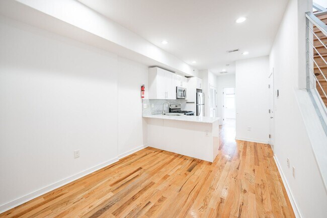 Foto del edificio - 1642 N Marshall St