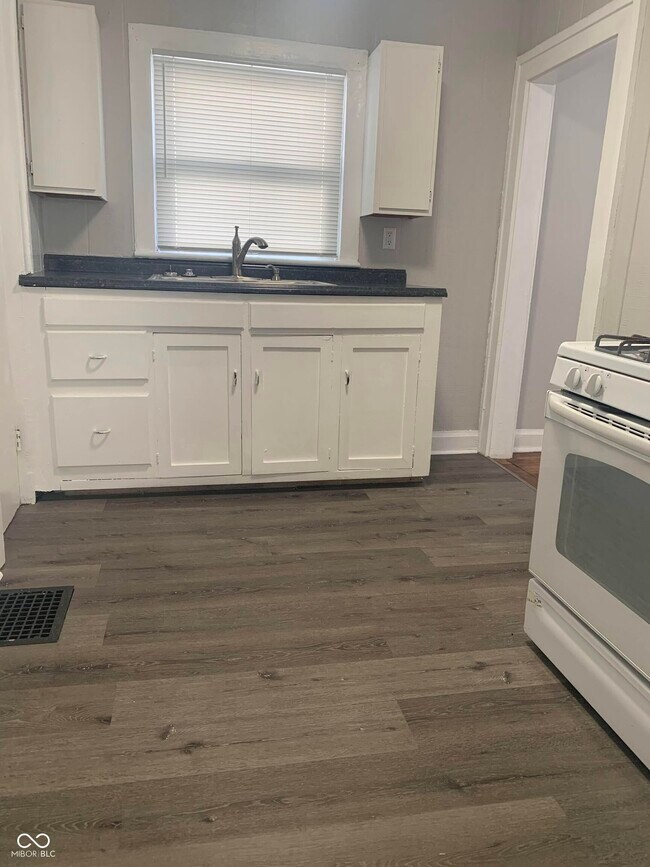 Foto del edificio - 4202 Carrollton Ave