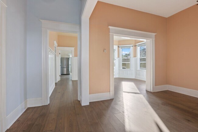 Building Photo - Beautiful Sacramento Downtown 3 Bedroom, 1...