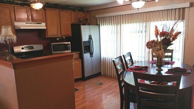 Building Photo - 3BD 2 BA House in Great Central Location!