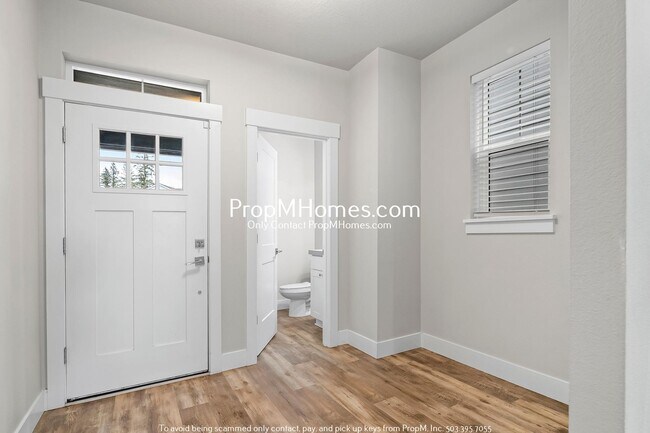 Foto del edificio - Luxury in Sunnyside – 5BR Retreat w/ Views...