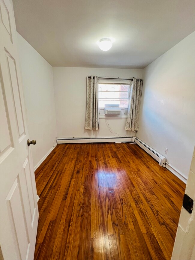 Building Photo - 359 Grove St