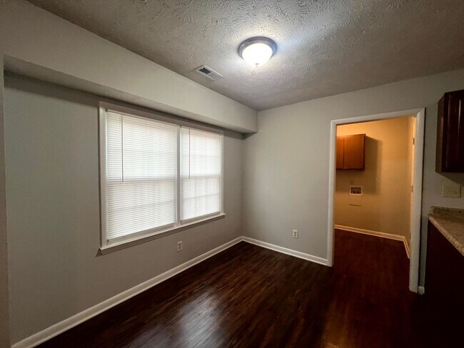 Foto del edificio - 1068 Pleasant Oak - Cliffdale Forest
