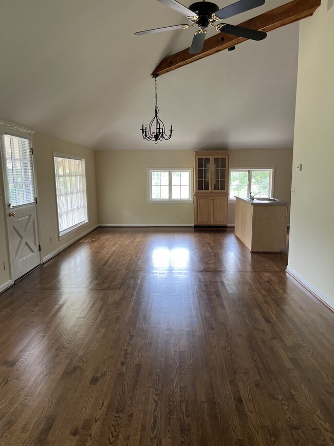 Building Photo - 701 Blankenbaker Ln