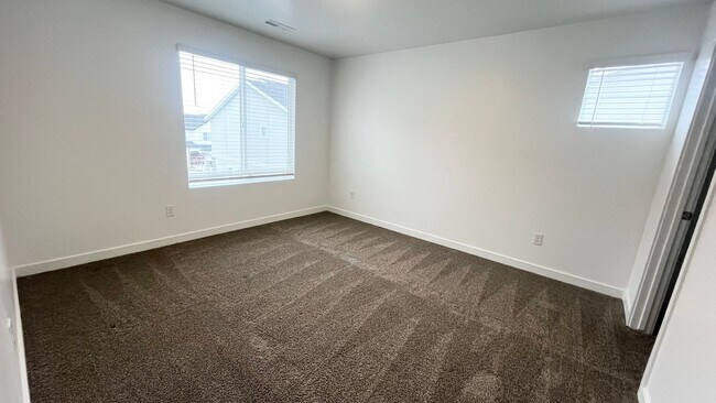 Foto del edificio - 3 Bedroom/2.5 Bathroom Townhouse in Magna