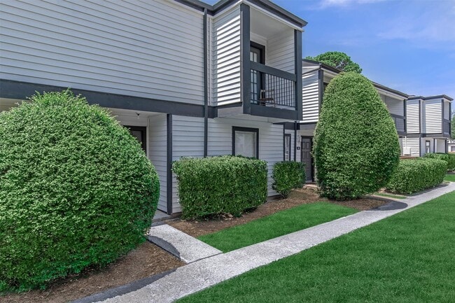 Foto del edificio - 18001 Cypress Trace Rd