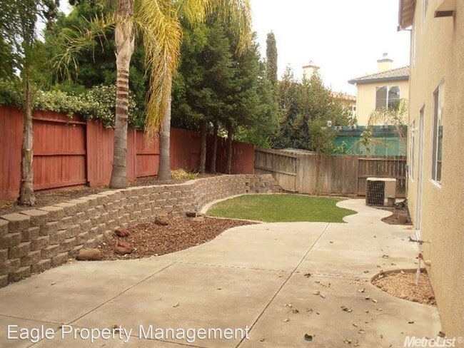 Building Photo - 4 br, 3 bath House - 9439 Sierra River Dr