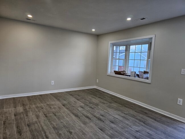 Building Photo - Old Warwick Rd