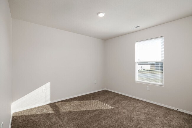 Building Photo - Beautiful  3 Bedroom Home in Aurora