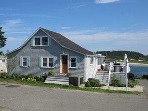 Building Photo - 43 Middle Rd