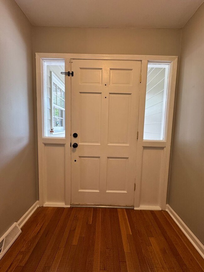 Building Photo - Beautiful 4/3 House with Bonus Room in Wes...