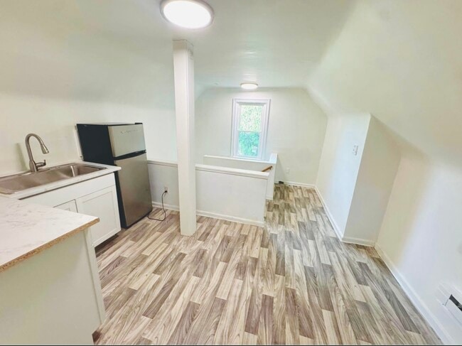 Building Photo - 2065 W 85th St
