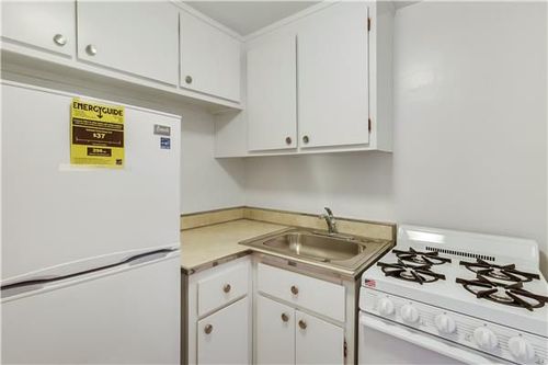 Building Photo - 335 E 51st St