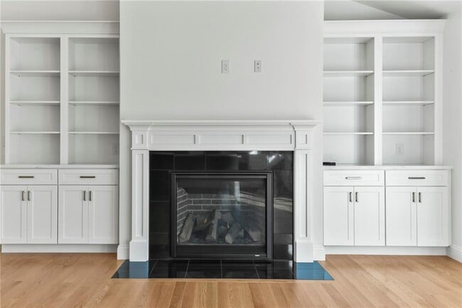 Foto del edificio - 95 Honeysuckle Rd