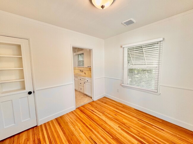 Building Photo - 3492 Rowena Ave