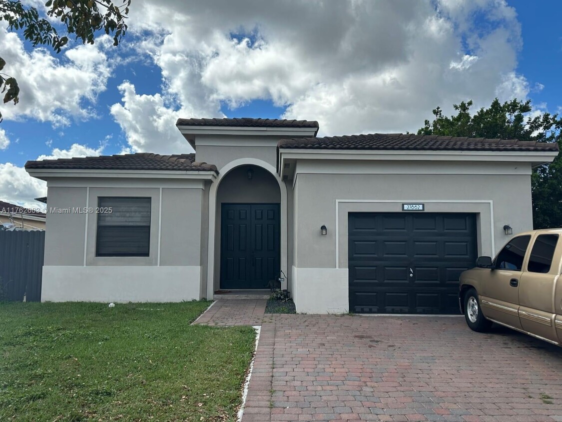 Foto principal - 27862 SW 134th Ct