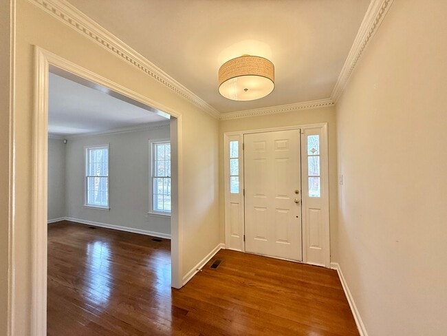 Building Photo - Gorgeous 3BD, 2.5BA North Raleigh Home on a Large Lot with a 2-Car Detached Garage in a Prime Loc...
