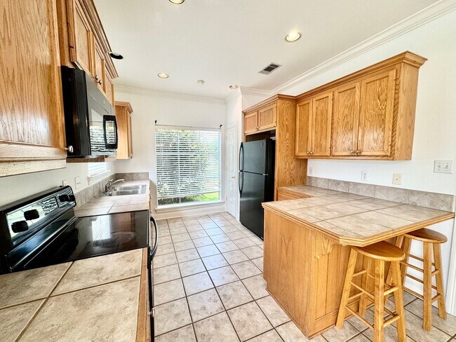 Photo - 3 Bed, 2 Bath in Worthington Lake House