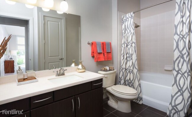 Building Photo - 1 br, 1 bath Apartment - 2922 S Shepherd Dr